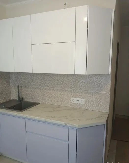Современный угловой гарнитур для маленькой кухни